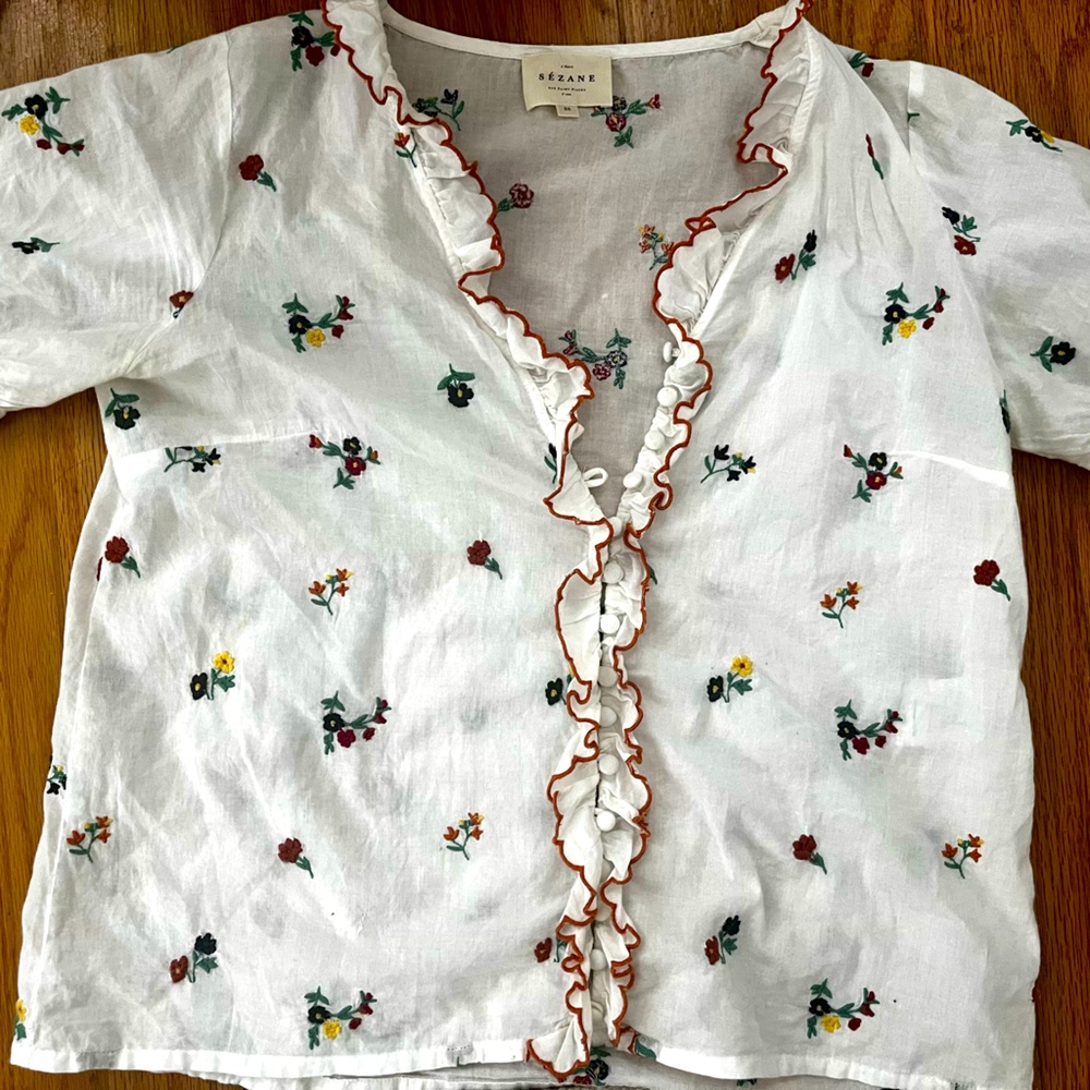 Sézane White Floral Ruffled Button-Front Top